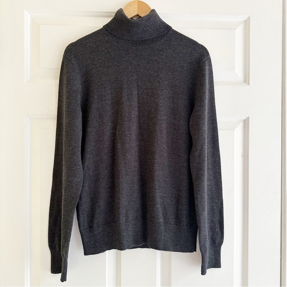 Banana Republic Extra Fine Marino Wool Turtleneck Sweater Gray Mens XS - Picture 1 of 6